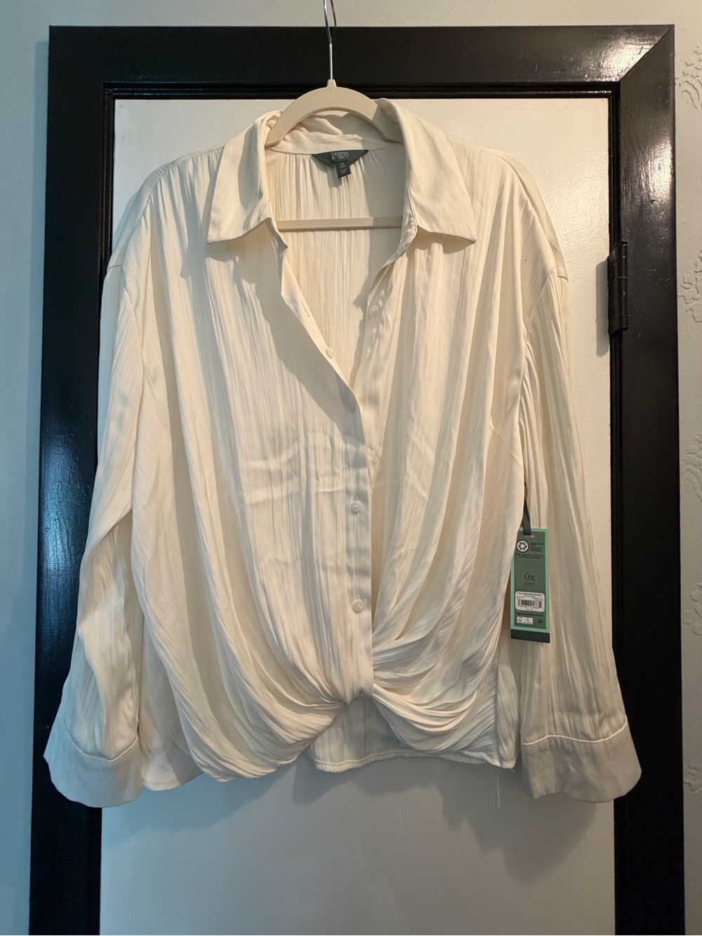 Terra & Sky Cream Twist-Front Button-Down Shirt